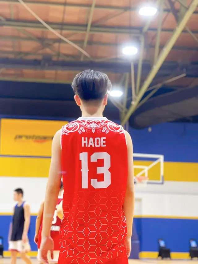 5 Potret Stanley Hao Saat di Lapangan Basket, TikTokers Hits Surabaya
