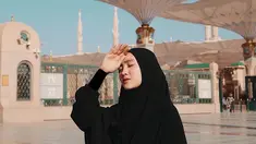 Tak cuma menawan dengan balutan fashion trendi, Febby Rastanty juga makin anggun dalam balutan hijab. Ini dapat dilihat dari unggahannya saat melakukan ibadah umrah. (Liputan6.com/IG/@febbyrastanty)