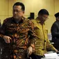 Ketua DPD Irman Gusman saat meninggalkan Sidang Paripurna DPD, Jakarta, Kamis (17/3/2016). Irman menegaskan bahwa masa jabatan pimpinan yang hanya 2,5 tahun tidak sesuai dengan UU MD3. Dia pun menolak melaksanakannya. (Liputan6.com/Johan Tallo)