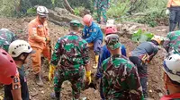 Tim gabungan sedang mencari korban longsor di Bogor Jawa Barat. (Liputan6.com/Achmad Sudarno)