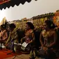 Pagelaran wayang kulit Ubaya. (Dian Kurniawan/Liputan6.com)