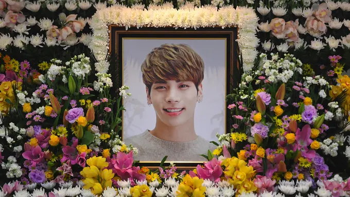 [Bintang] Foto-Foto Terakhir Jonghyun SHINee Sebelum Bunuh Diri