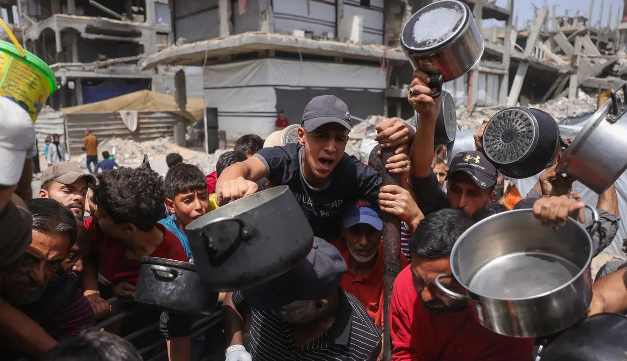 Diketahui bahwa sejak 2 Maret 2025, Israel melarang masuknya semua bantuan, termasuk makanan dan bantuan medis ke wilayah Jalur Gaza. (Bashar TALEB/AFP)