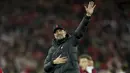 Tim asuhan Jurgen Klopp itu unggul agregat 6-4 atas Benfica, setelah pada pertemuan pertama di Estadio da Luz, 6 April lalu meraih kemenangan 3-1. (AP/Jon Super)