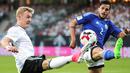  Julian Brandt (kiri) mencetak satu gol saat melawan San Marino pada Kualifikasi Piala Dunia 2018 di Stadion Nuernberg, Nuremberg, Jerman, (10/6/2017).  (EPA/Armando Babani)