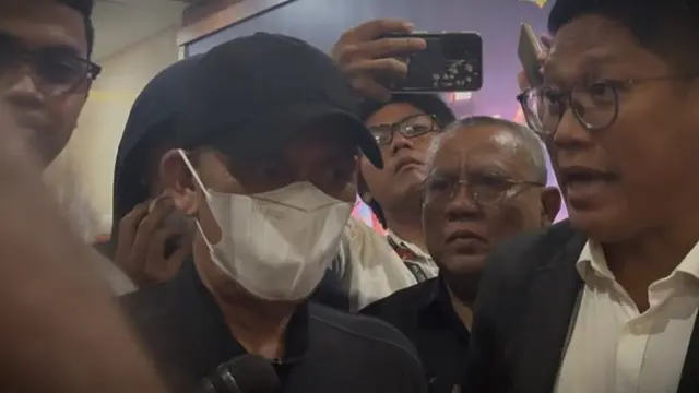 Kepala Desa (Kades) Kohod, Arsin memenuhi panggilan penyidik Bareskrim Polri.