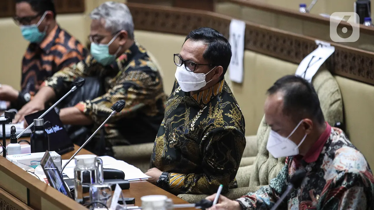 Mendagri dan Ketua KPU Rapat Komisi II DPR Bahas Pilkada Serentak 2020