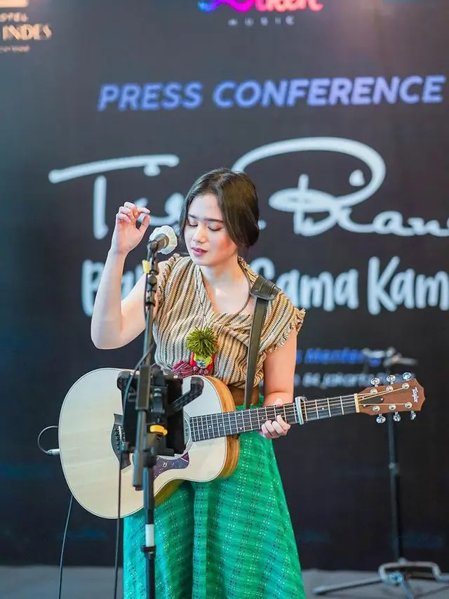 Ditemani Dul Jaelani, Ini 6 Momen Tissa Biani Launching Single Perdana