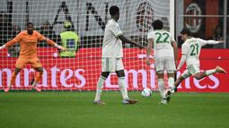 Serigala Ibu Kota mendapatkan hadiah penalti setelah Youssouf Fofana melakukan handball di kotak terlarang pada menit ke-81. (AFP/Isabella Bonotto)