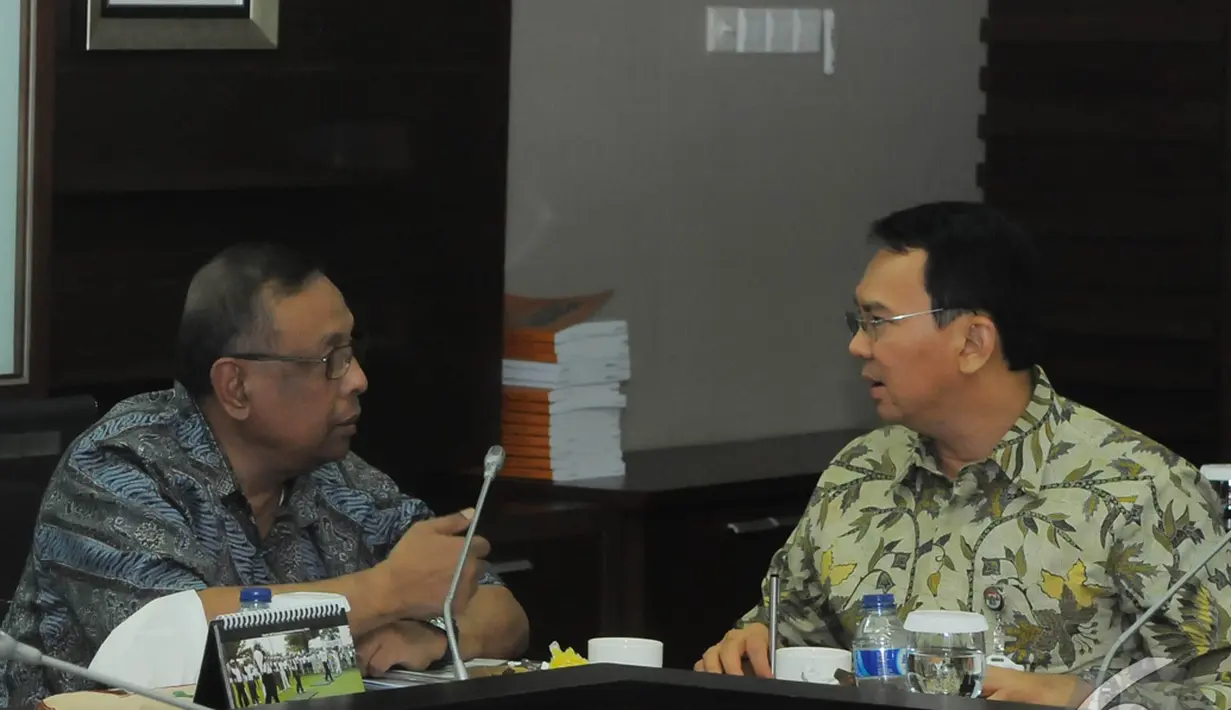Suasana rapat persiapan menghadapi musim hujan dan antisipasi banjir di Kantor Kementerian PU dan Perumahan Rakyat, Jakarta, Senin (15/12/2014). (Liputan6.com/Herman Zakharia)