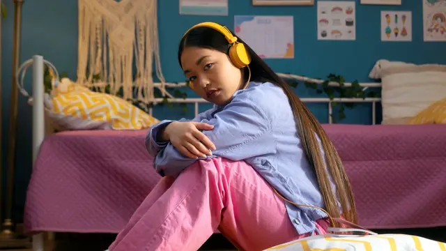 Tanda-Tanda Anak Introvert Sejak Dini dan Cara Mendukungnya agar Tumbuh Percaya Diri