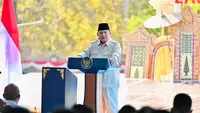 Presiden Prabowo Subianto saat meluncurkan program Pembangkit Listrik Tenaga Surya (PLTS) 100 Gigawatt peak (GWp) diMonumen Operasi Lintas Laut Jawa Bali, Gilimanuk, Kabupaten Jembrana, Selasa (25/8/2026). (Sekretariat Presiden)