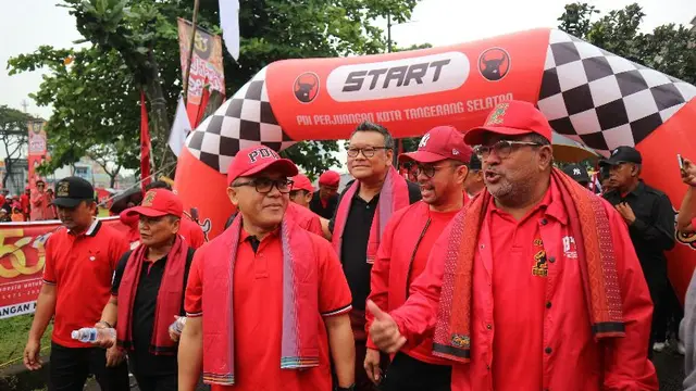 Rano Karno menghadiri acara jalan sehat yang menjadi rangkaian HUT PDI Perjuangan di Tangerang Selatan, Banten.