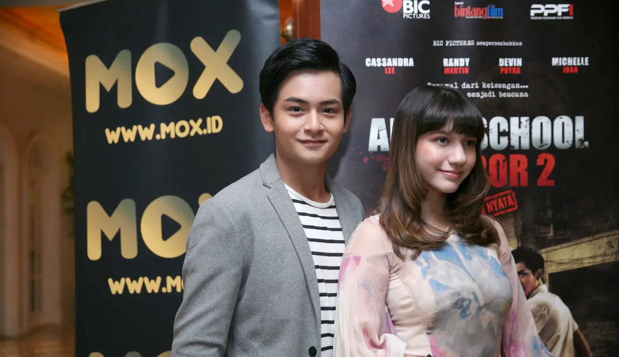 "Sebenernya nyaman sih, siapa sih yang enggak seneng main sama pacar. Dan sebenarnya buat chemistry kita enggak begitu PR yah, kita udah biasa, jadi sebenarnya kurang lebih enggak masalah deh," (Nurwahyunan/Bintang.com)