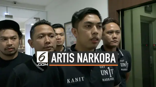 Polisi menangkap eks suami Denada, Jerry Aurum, di sebuah perumahan di Tangerang Selatan, Banten. Saat penangkapan, polisi temukan barang bukti ekstasi, ganja, dan tembakau gorila.