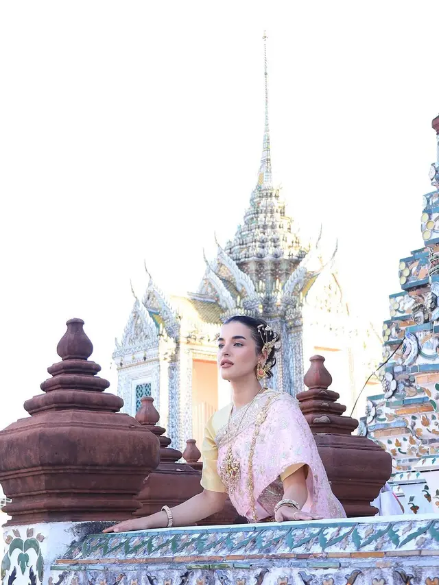 6 Potret Tampilan Tasya Farasya Pakai Chakkri Khas Thailand, Kecantikannya Dipuji bak Bidadari Turun dari Kayangan