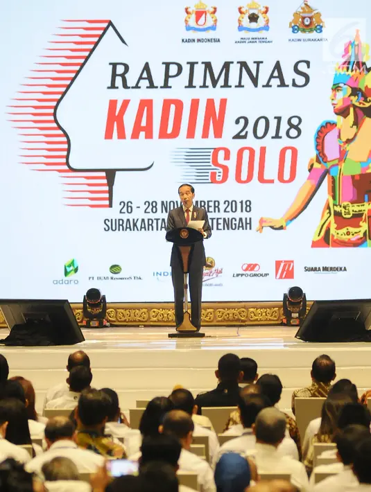 Presiden Jokowi memberikan sambutan pada acara penutupan Rapimnas Kadin di Solo, Jawa Tengah, Rabu (28/11). Jokowi berencana membatalkan rencana relaksasi Daftar Negatif Investasi (DNI) dari paket kebijakan ekonomi ke-16. (Liputan6.com/Angga Yuniar)