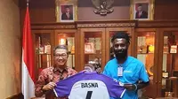 Yanto Basna memenuhi undangan silaturahmi dari KBRI Bangkok atas konsistensinya bermain di Thai League. (dok. Instagram @yanto_basna)
