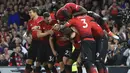 Para pemain Manchester United merayakan gol yang dicetak oleh Luke Shaw ke gawang Leicester City pada laga Premier League di Stadion Old Trafford, Jumat (10/8/2018). Manchester United menang 2-1 atas Leicester City. (AP/Jon Super)