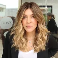 Warna Rambut untuk Wanita Usia 30-an (Sumber: Instagram/ruteboazhair)