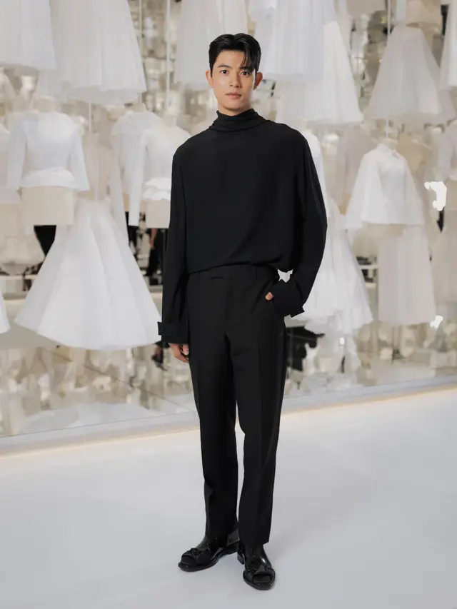 Aura Mahal Selebritis Korea Selatan saat Hadir di Pameran Dior Seoul.[Dior/VIP PORTRAITS © PIERRE MOUTON © SUNGMIN KIM]