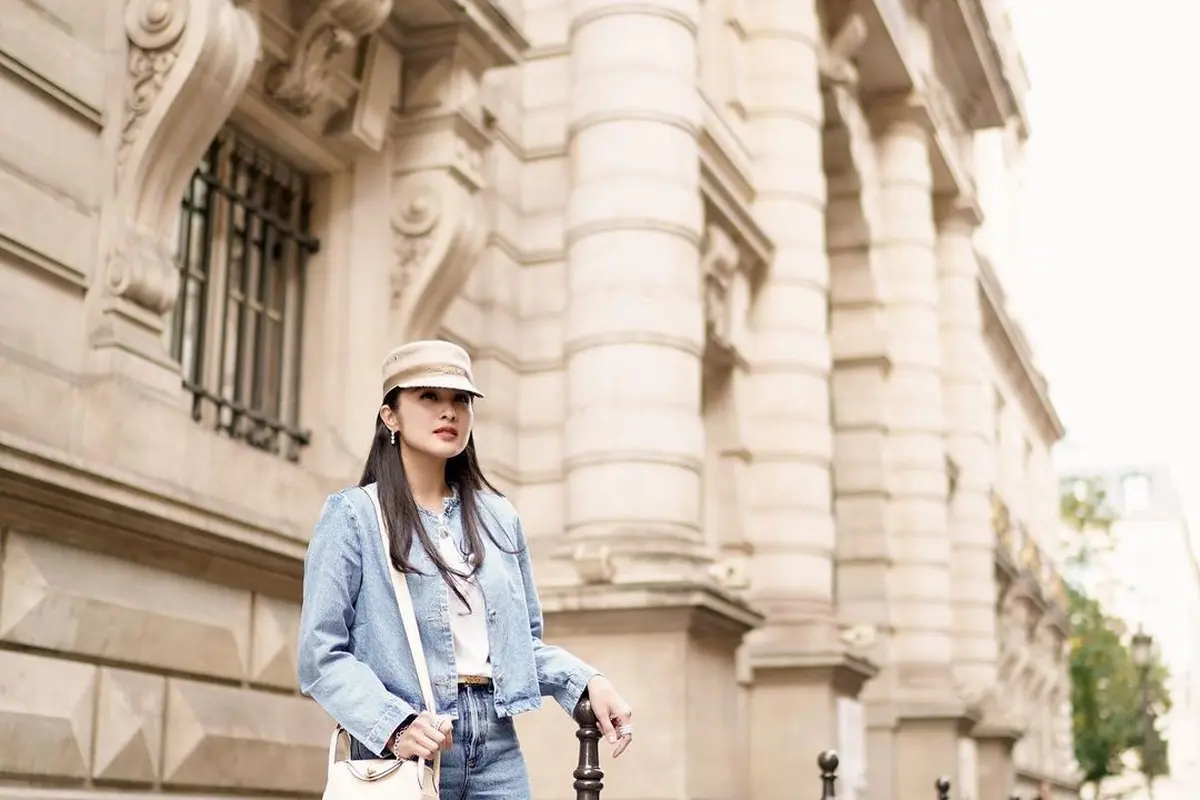 Inspirasi outfit gaul dari Sandra Dewi yang cocok untuk kamu