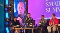 Ketua Perumusan Standar Teknis Kominfo Indra Utama bersama Nia Kurnianingsih, Asto Subroto, dan Joegianto dalam acara Indonesia Smart Solutions Summit 2023 (Liputan6.com/Labib Fairuz)