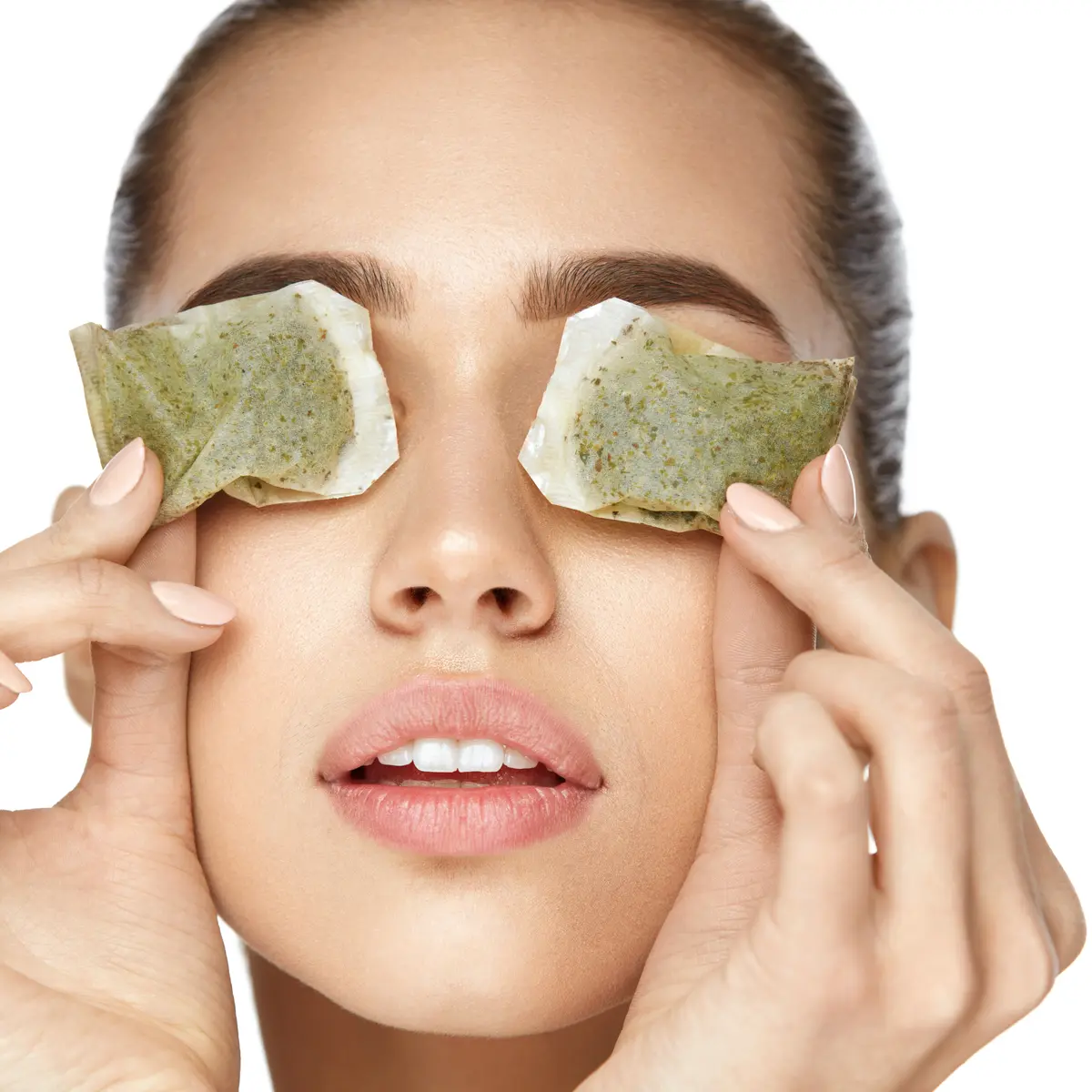 Atasi Mata Sembab dengan Kompres Teh Hijau - Beauty Fimela.com