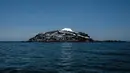 Gambar 5 Oktober 2018, menunjukkan atap seng yang baru dibangun bersinar di atas pulau Migingo di Danau Victoria. Pulau dengan luas 0.49 hektar atau setengah dari ukuran lapangan sepak bola ini berada di perbatasan Uganda dan Kenya. (Yasuyoshi CHIBA/AFP)