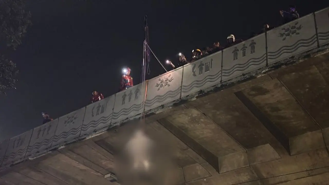 Pria ditemukan tewas gantung diri di jembatan layang (flyover) Pasupati, Kota Bandung.