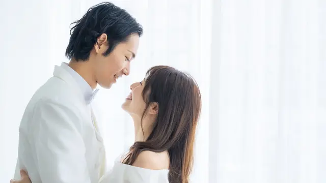 couple bahagia kencan romantis