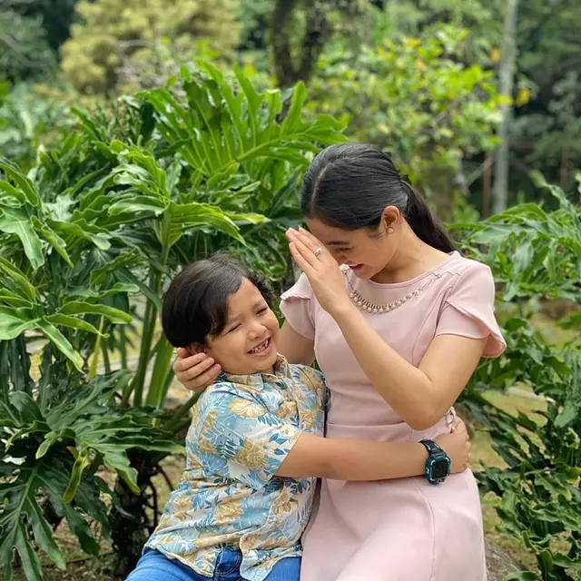 Jadi Ibu dan Anak di Sinetron, Ini 6 Kebersamaan Cut Syifa dan Radja Nasution