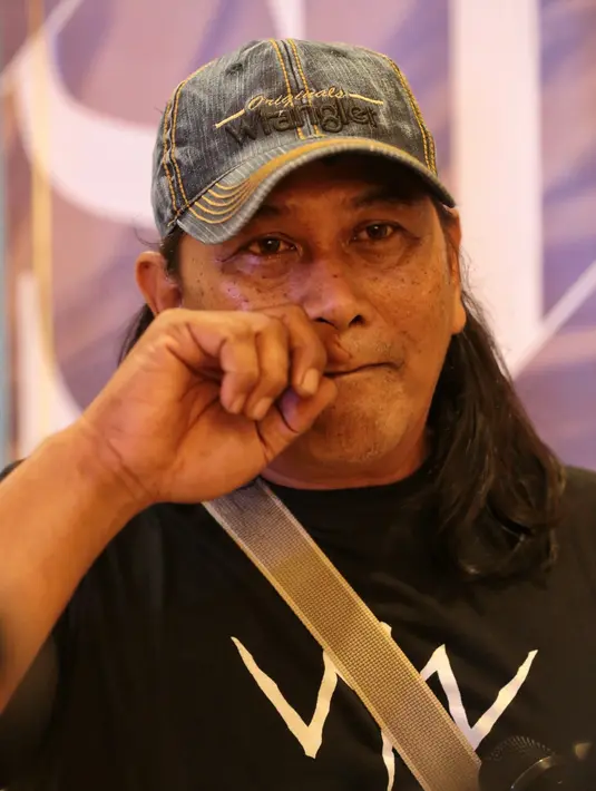 "Dia bilang begini 'Ken, sebenarnya saya mau jujur, kalau sebenarnya saya menggambarkan Wiro itu adalah anak saya'," kenang Ken Ken saat hadir dalam syukuran jelang proses syuting film Wiro Sableng 212. (Adrian Putra/Bintang.com)