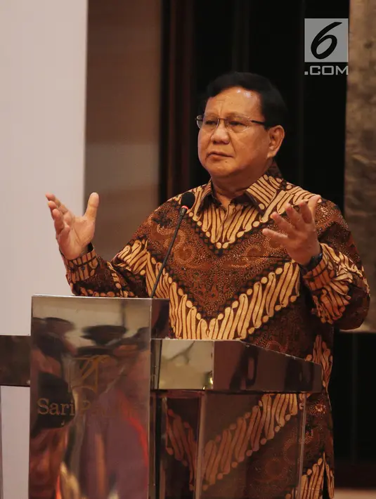 Calon presiden nomor urut 2, Prabowo Subianto memberi paparan saat bedah buku 'Paradoks Indonesia' di Jakarta, Sabtu (22/9). Sebanyak 300 jenderal mendengarkan presentasi Prabowo mengenai buku yang ditulisnya. (Liputan6.com/Herman Zakharia)