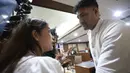 Belum lama bebas dari hukuman, Ammar Zoni kembali ditangkap untuk kasus yang sama pada Desember 2023. Kali ini ia divonis 4 tahun penjara. Tampak dalam foto, terdakwa kasus peredaran narkotika di dalam Rumah Tahanan (Rutan) Salemba, Muhamad Ammar Akbar alias Ammar Zoni (kanan), usai mengikuti sidang pembacaan putusan di Pengadilan Negeri Jakarta Pusat, Kamis (23/4/2026). (Kapanlagi.com/Budy Santoso)