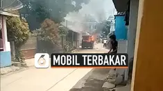 Mobil minibus yang dipakai untuk berjualan tahu bulat terbakar di Kampung Cibadak Kaum, Cibadak, Ciampea, Bogor, Jawa Barat. Peristiwa tersebut terjadi pada Selasa (26/11/2019) siang.