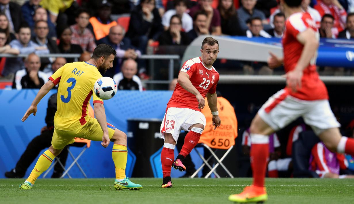 Xherdan Shaqiri berasal dari Kosovo, yang selama bertahun-tahun terlibat dalam banyak peperangan. Ia dan keluarganya pindah ke Swiss tahun 1992. (AFP/Philippe Lopez)