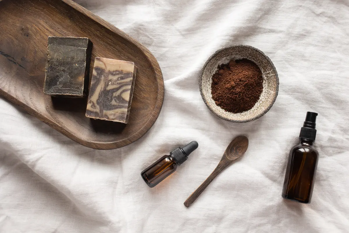 How To: DIY Scrub Kopi untuk Cerahkan Kulit Tangan yang Rentan Terpapar Sinar Matahari