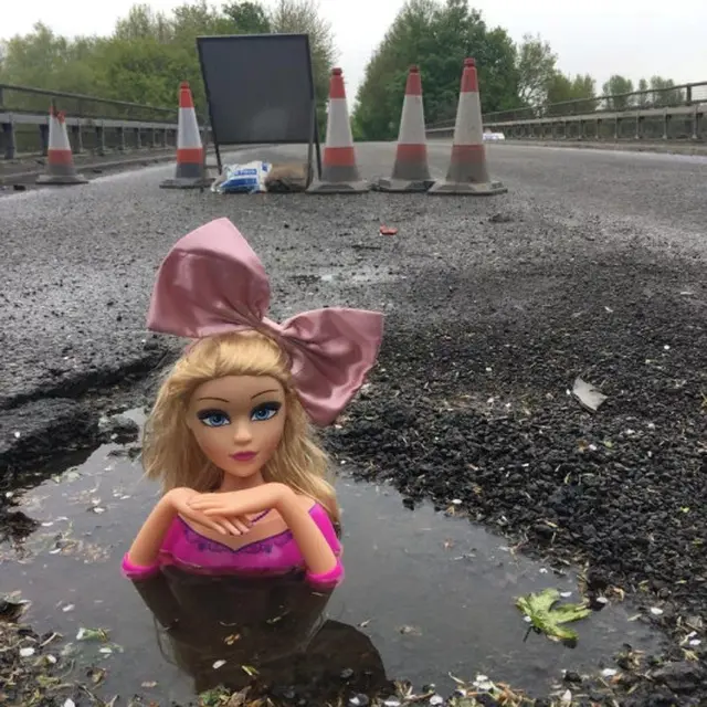 6 Potret Boneka Barbie Dikreasikan Tak Biasa Ini Nyeleneh, Bikin Tepuk Jidat