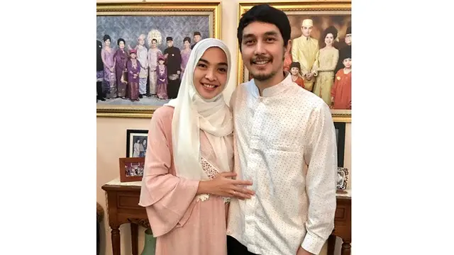Dikabarkan Hamil, Ini 6 Potret Kemesraan Tika Bravani dan Dimas Aditya