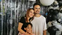 Ibunda BCL Unggah 3 Foto Ashraf Sinclair, Ucap Selamat Ulang Tahun untuk Almarhum