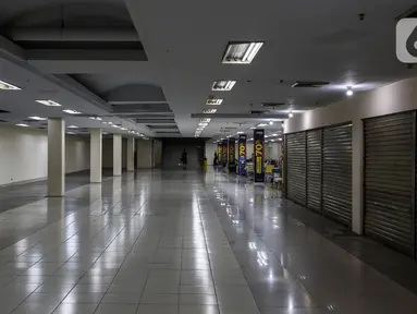 Suasana di kompleks pertokoan di kawasan Blok M, Jakarta, Senin (2/11/2020). Dampak dari PSBB kian terasa di beberapa pusat perdagangan, salah satunya kawasan pertokoan di Blok M. (Liputan6.com/Johan Tallo)
