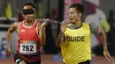 Pelari Indonesia, Abdul Halim Dalimunthe, saat beraksi pada nomor 100M T11 pria pada Asian Para Games di SUGBK, Jakarta, Rabu (10/10/2018). Abdul Halim meraih medali perak. (Bola.com/M Iqbal Ichsan)