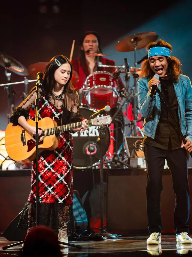 6 Potret Dul Jaelani Manggung Bareng Slank, Ikut Rayakan Anniversary ke-38