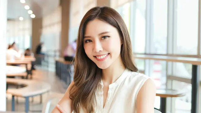 cantik bahagia tersenyum mandiri