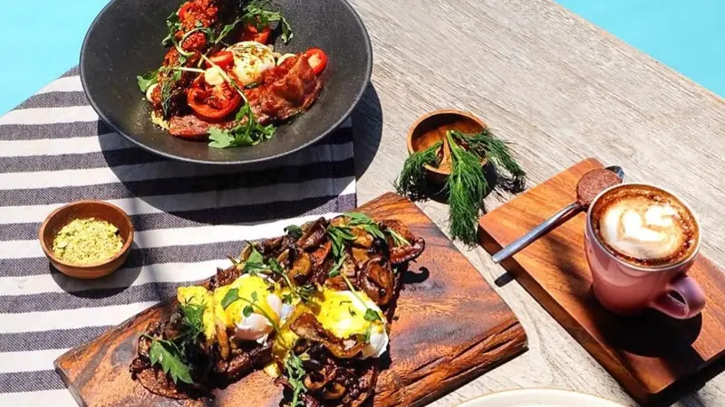 Sarapan Nikmat dengan Diskon Setengah Harga di ARTOTEL Beach Club Bali