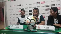 Pelatih PS Tira Rudy Eka Priyambada (tengah). (Liputan6.com/Yanuar H)