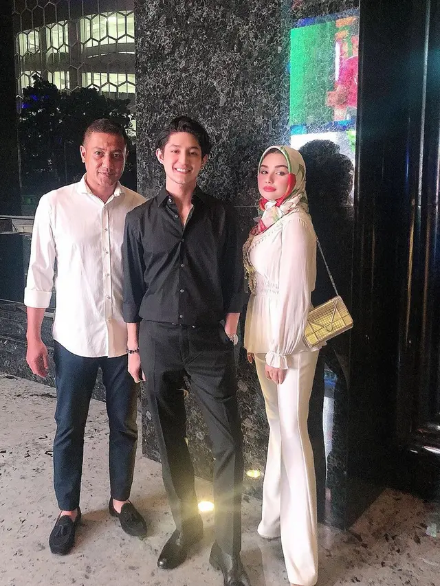 6 Potret Nurah Syahfirah Ibu Tiri Teuku Rassya saat Pakai Hijab, Cantiknya Maksimal