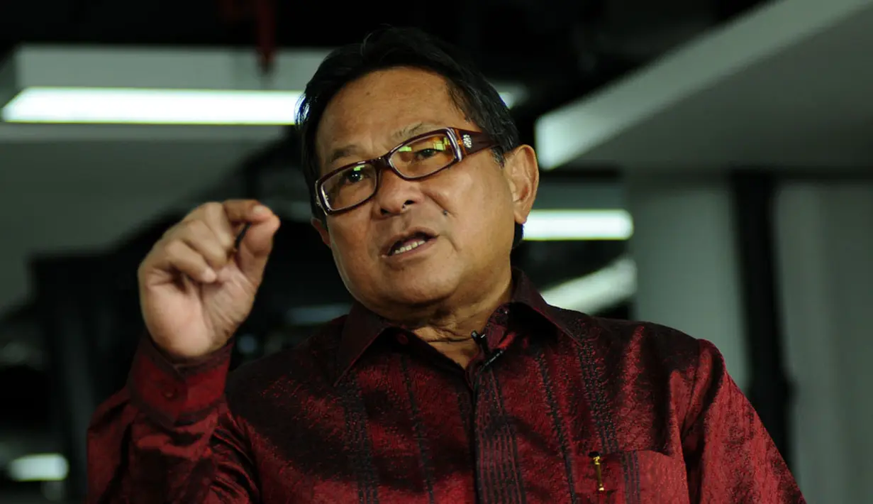 "Menciptakan sebuah mobil nasional memang tidak semudah membalikkan telapak tangan," papar pria yang gemar olahraga bersepeda, Subronto Laras. (8/5/2104). (Liputan6.com/Helmi Fithriansyah)