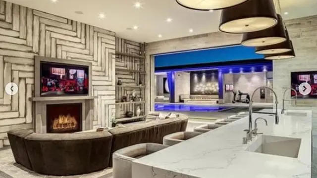Kylie Jenner Beli Rumah Baru untuk Karantina Mandiri, Ada 14 Kamar Mandi di Dalamnya